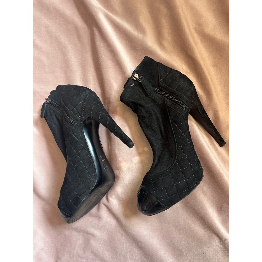 Chanel Black Quilted Suede Patent Cap Toe CC Logo Ankle Boots Size 38 - Picture 2 of 10
